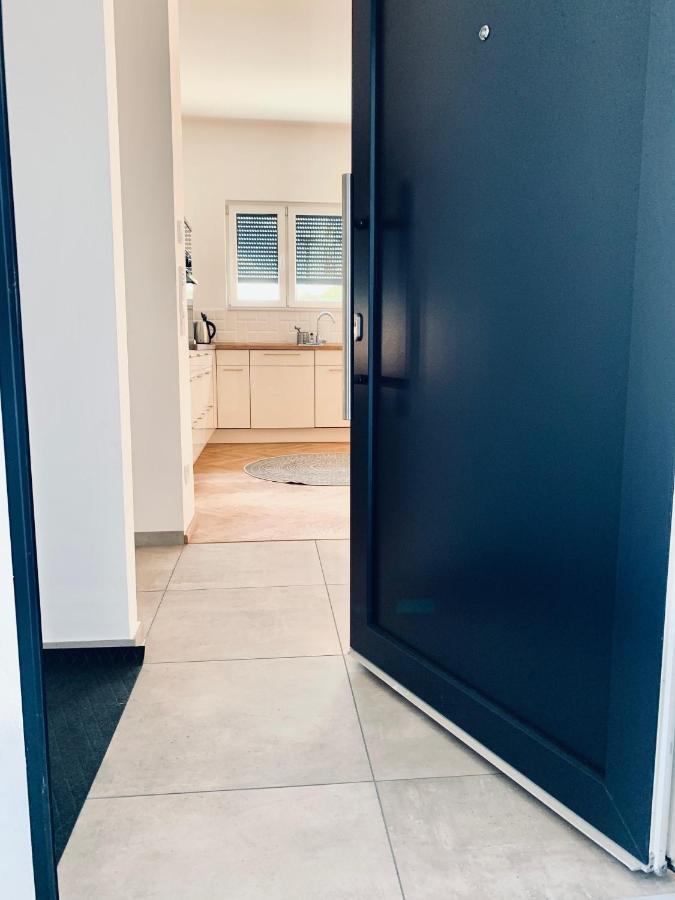 Modernes Apartment Am See Mit Terrasse 大雷申 外观 照片